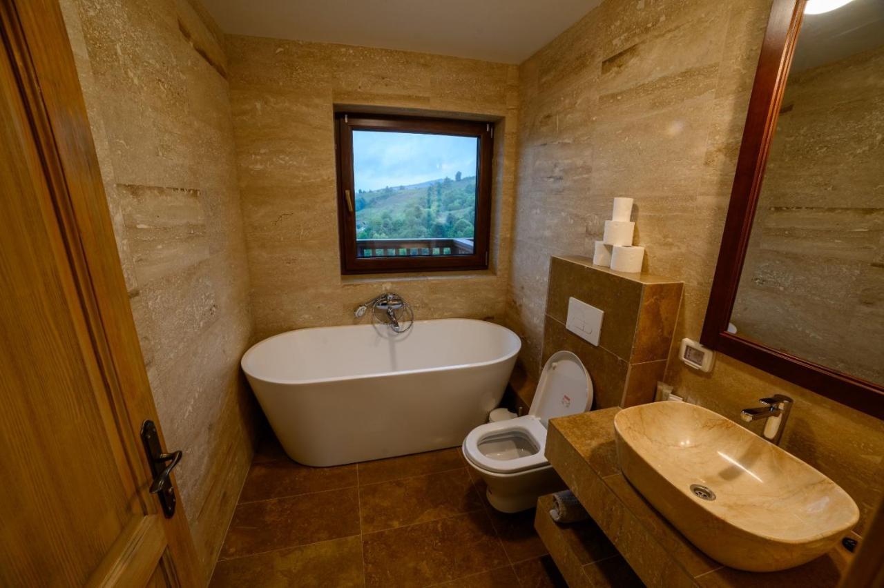 Chalet First Hill Ґурагумора Екстер'єр фото