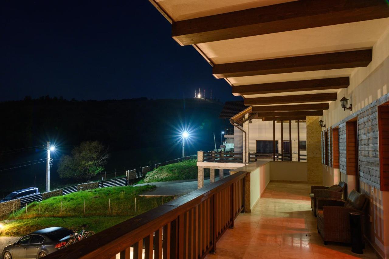 Chalet First Hill Ґурагумора Екстер'єр фото